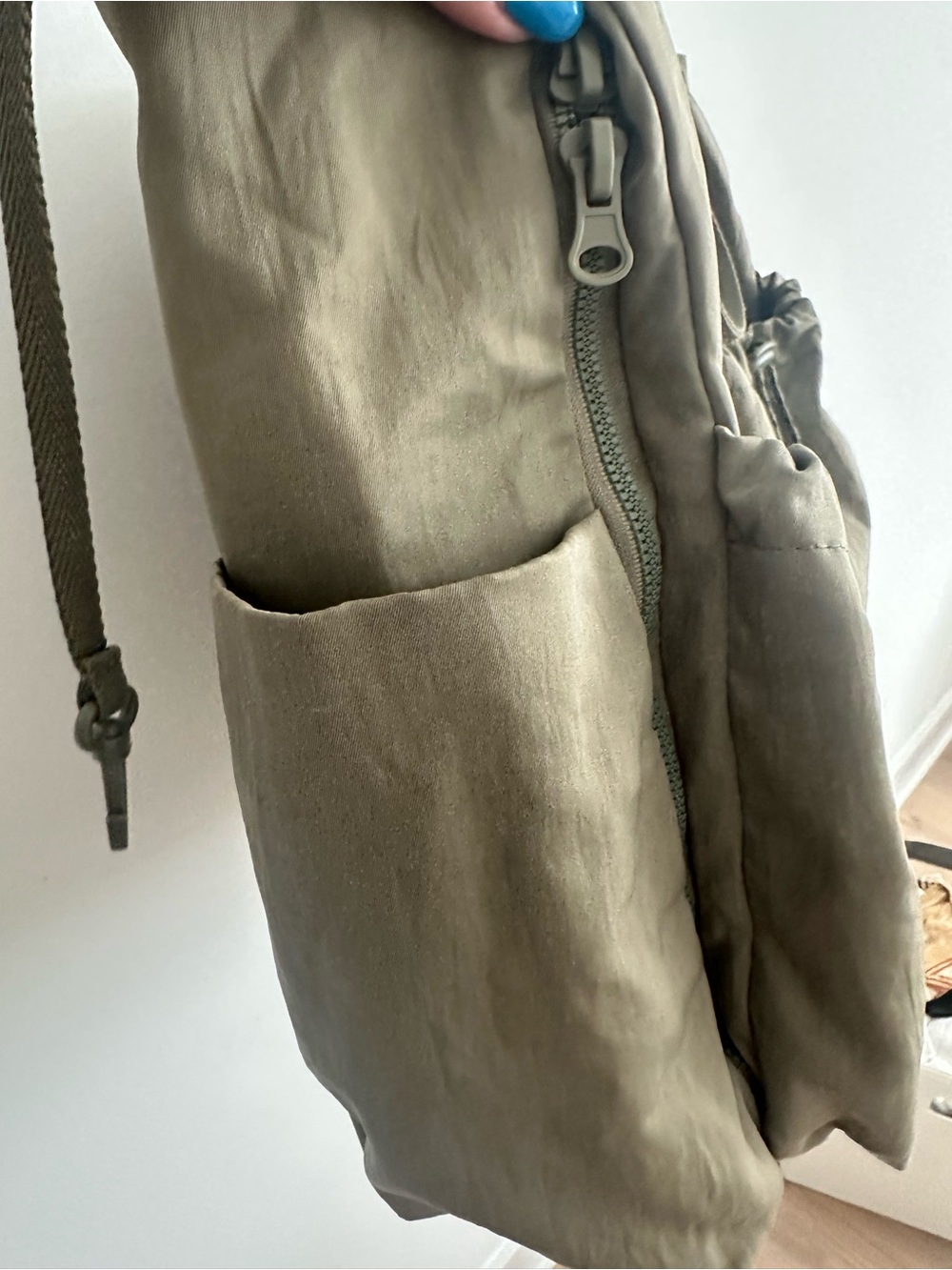 Beis Sport Travel Bag in Olive - Picture 6 of 8